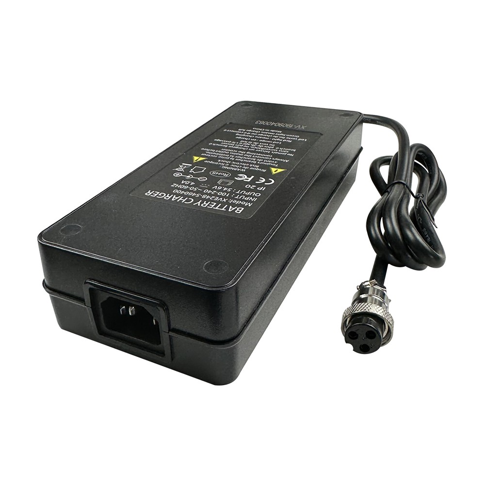 Chargeur 48V ??� 54.6V / 2A-4A (connecteur GX16-3p)